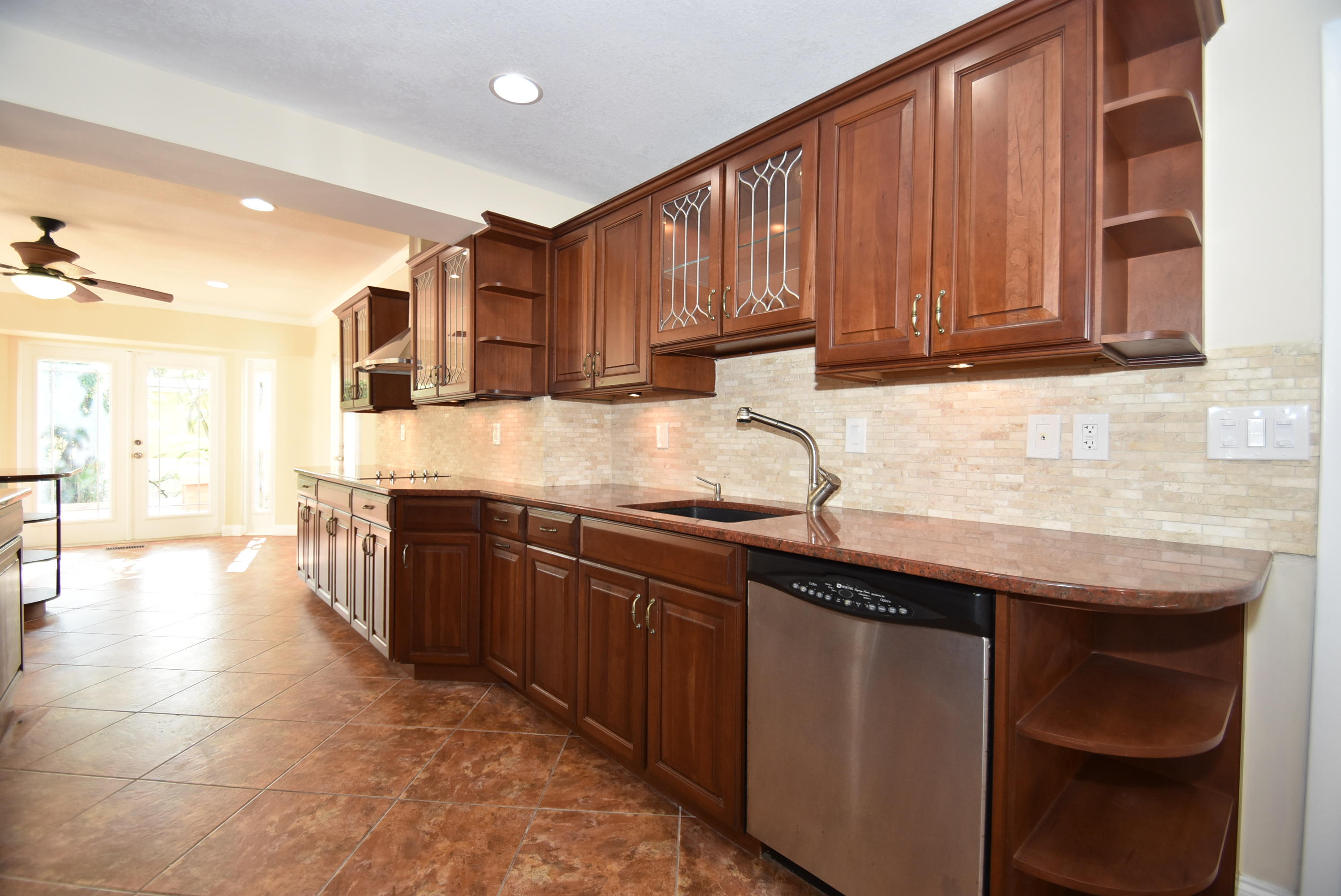 320 Colonial Road West Palm Beach, FL 33405 - Photo 7 of 36 320 Colonial Rd