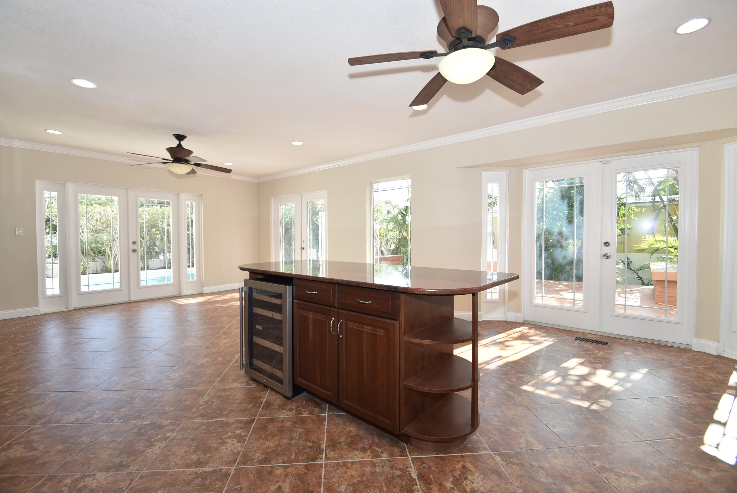 320 Colonial Road West Palm Beach, FL 33405 - Photo 9 of 36 320 Colonial Rd