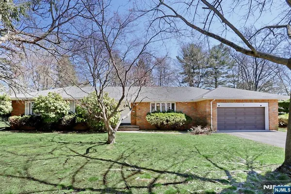 $1,299,000 | 7 Tufts Court, Paramus, NJ 07652