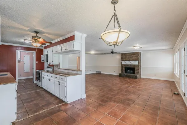 $299,000 | 5828 Westcrest Drive West, Edgecliff Village, TX 76134