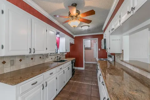 $299,000 | 5828 Westcrest Drive West, Edgecliff Village, TX 76134