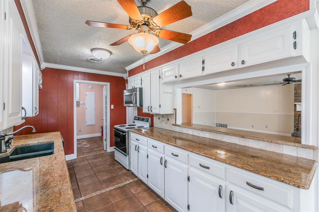 5828 Westcrest Drive West Edgecliff Village, TX 76134 - Photo 13 of 38