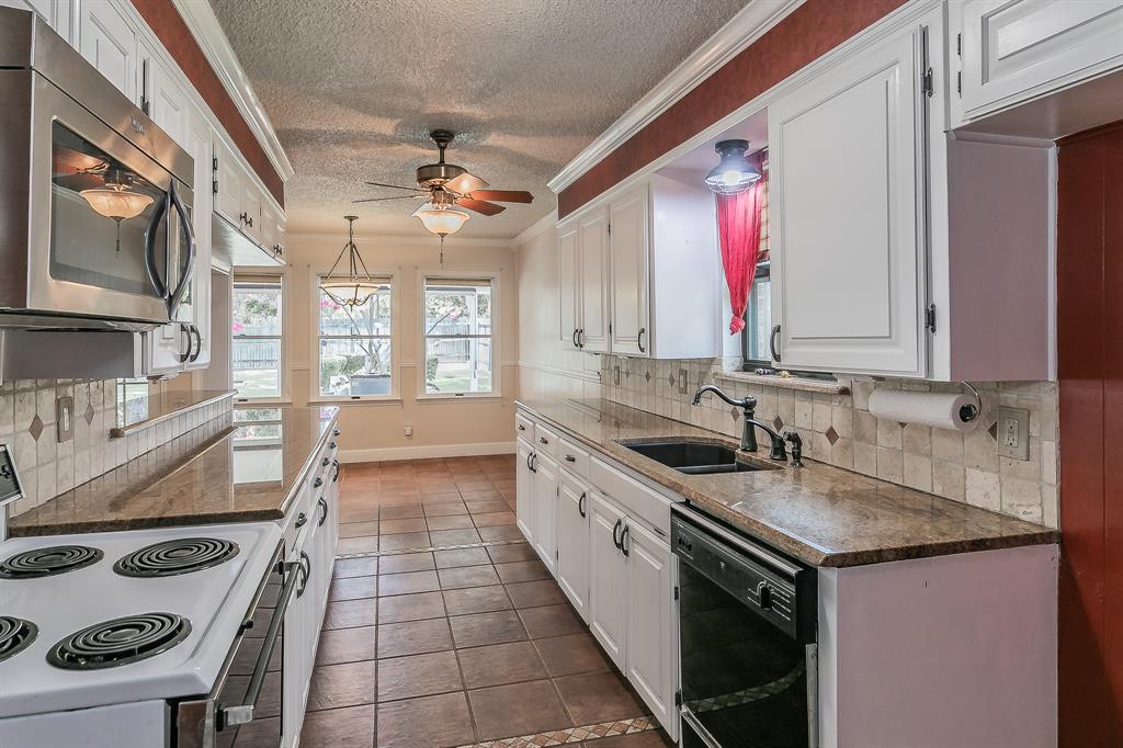 5828 Westcrest Drive West Edgecliff Village, TX 76134 - Photo 14 of 38