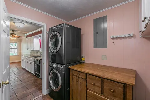 $299,000 | 5828 Westcrest Drive West, Edgecliff Village, TX 76134