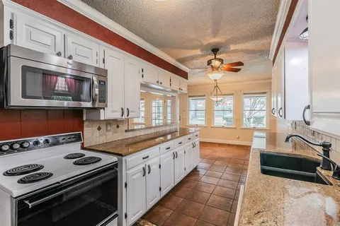 $299,000 | 5828 Westcrest Drive West, Edgecliff Village, TX 76134