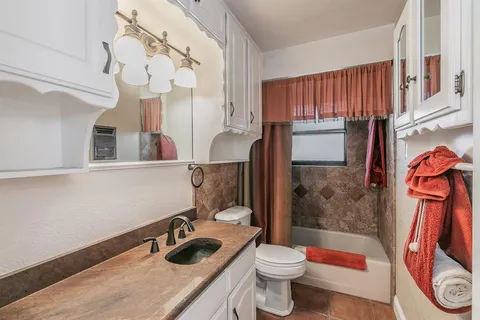 $299,000 | 5828 Westcrest Drive West, Edgecliff Village, TX 76134