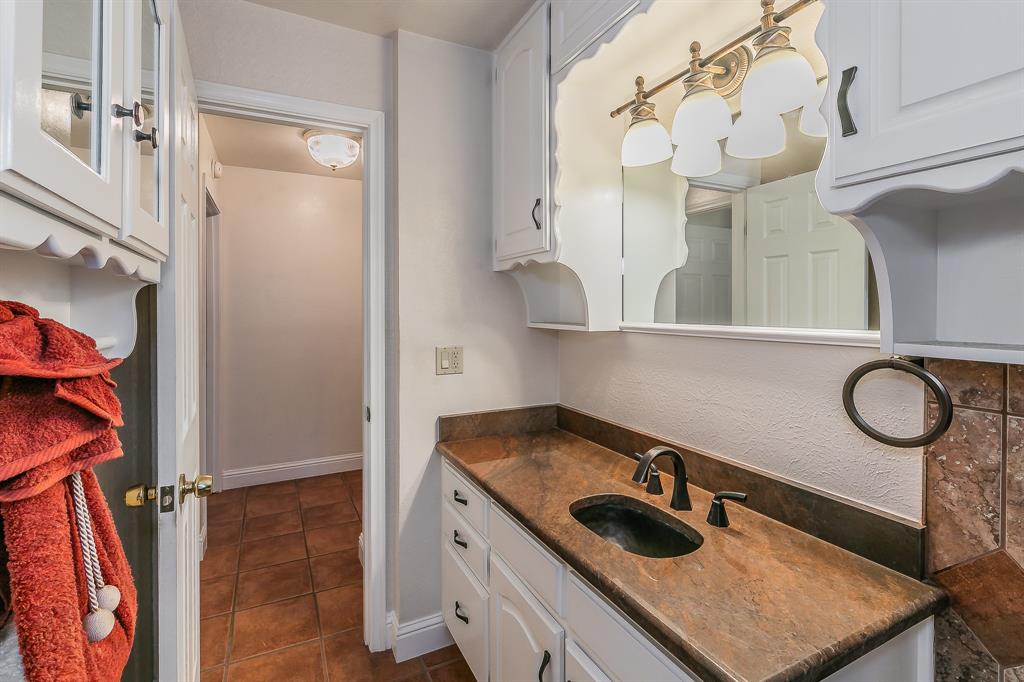 5828 Westcrest Drive West Edgecliff Village, TX 76134 - Photo 19 of 38