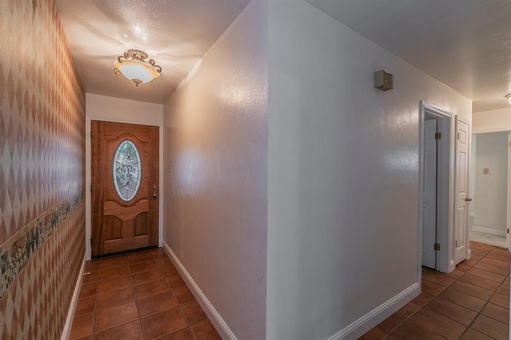 5828 Westcrest Drive West Edgecliff Village, TX 76134 - Photo 4 of 38