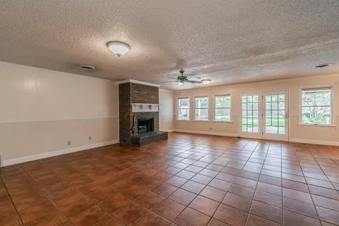 $299,000 | 5828 Westcrest Drive West, Edgecliff Village, TX 76134