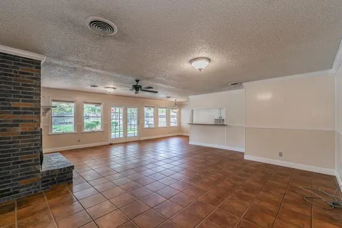 $299,000 | 5828 Westcrest Drive West, Edgecliff Village, TX 76134