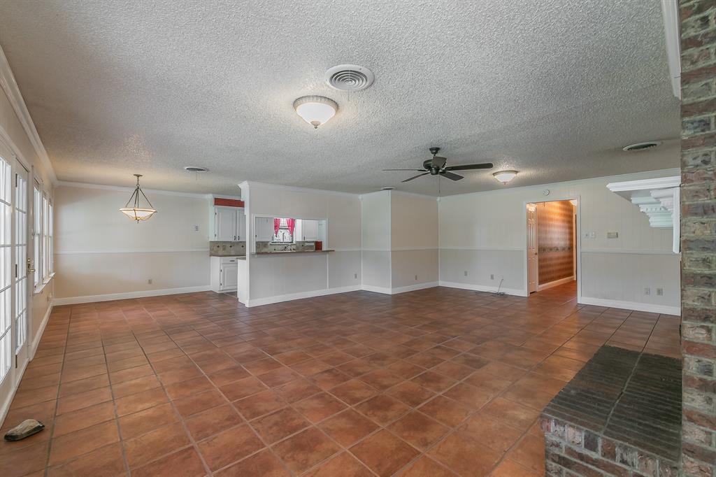 5828 Westcrest Drive West Edgecliff Village, TX 76134 - Photo 7 of 38