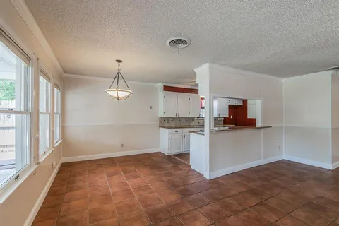 $299,000 | 5828 Westcrest Drive West, Edgecliff Village, TX 76134