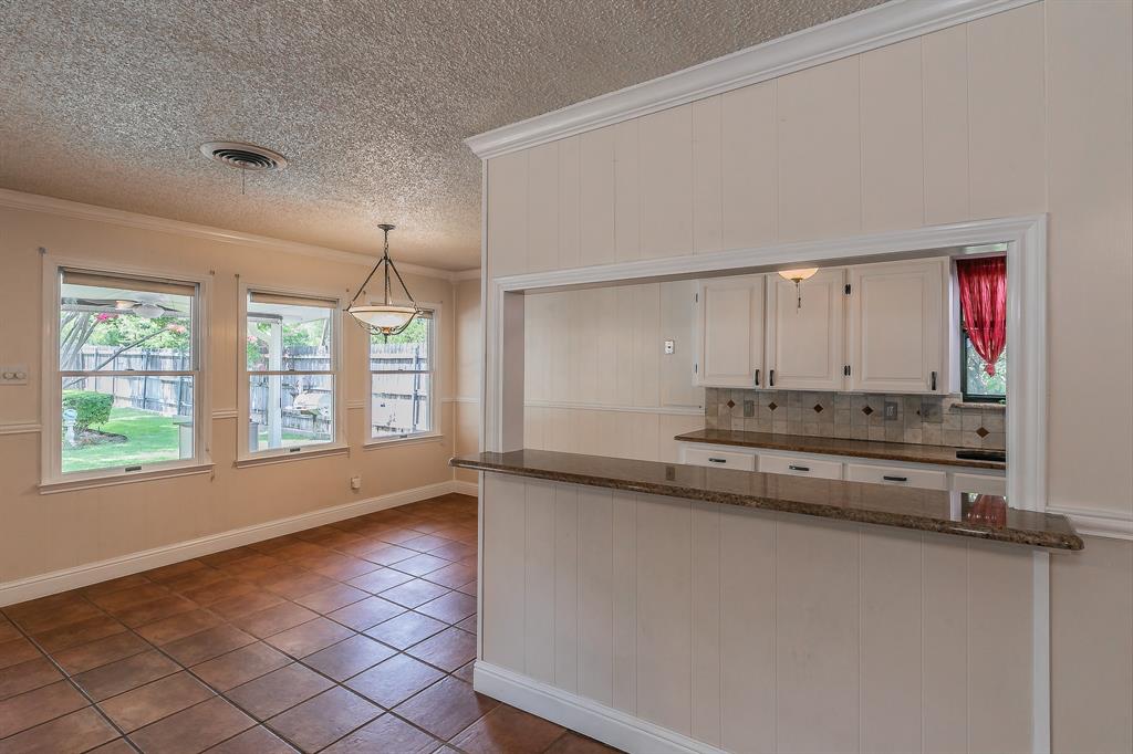 5828 Westcrest Drive West Edgecliff Village, TX 76134 - Photo 10 of 38