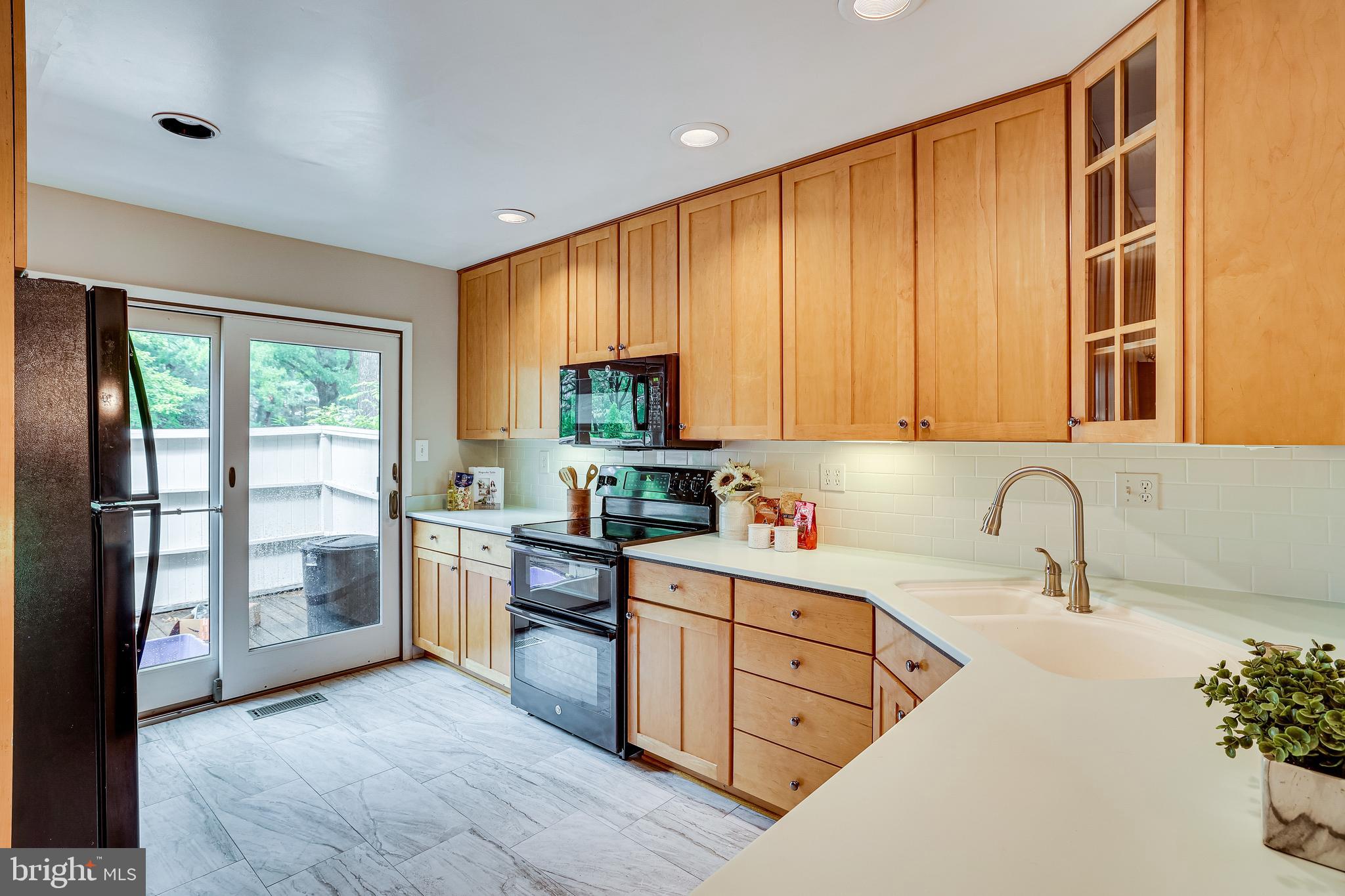 2039 Approach Lane Reston, VA 20191 - Photo 12 of 83 Light and Bright Kitchen with access to front deck
