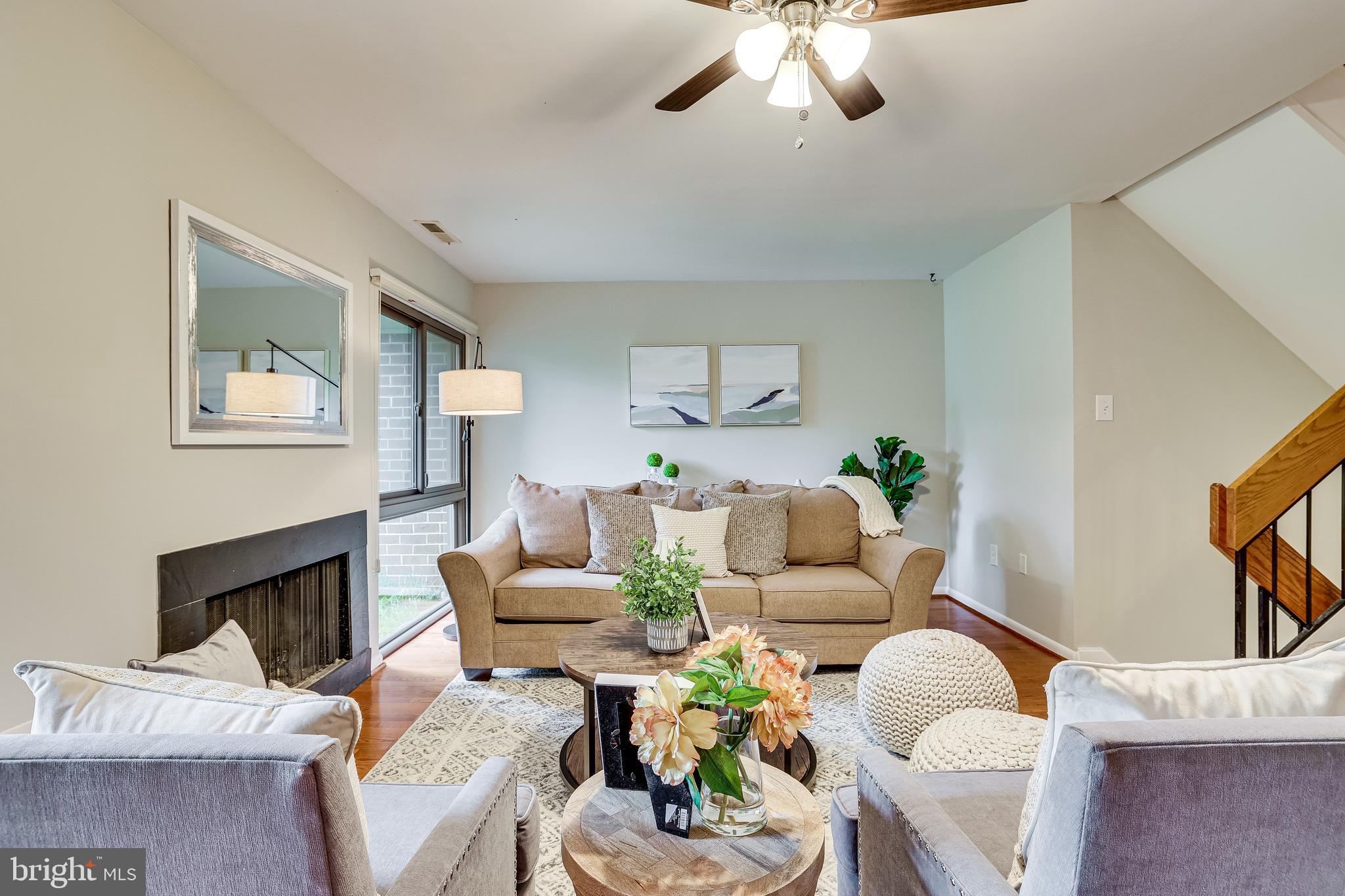 2039 Approach Lane Reston, VA 20191 - Photo 26 of 83 Huge Living Space