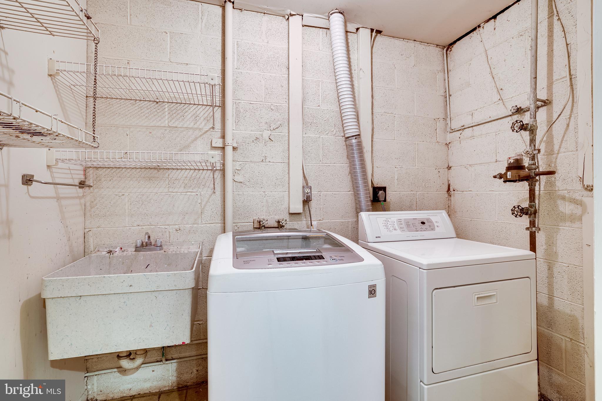 2039 Approach Lane Reston, VA 20191 - Photo 39 of 83 Laundry Room