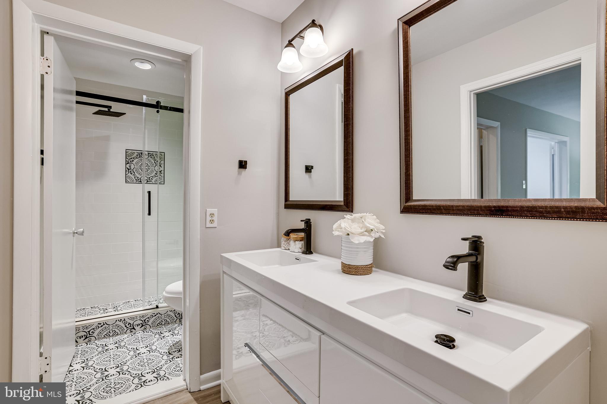 2039 Approach Lane Reston, VA 20191 - Photo 66 of 83 LOVE THIS SHOWER