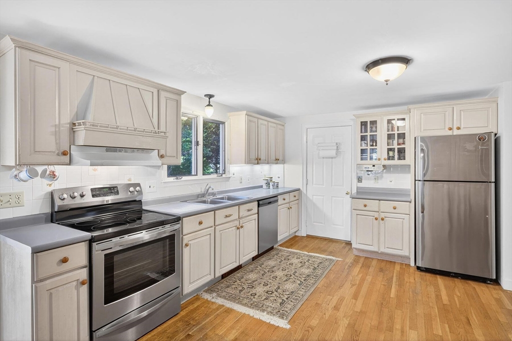 36 Tar Kiln Road Orleans, MA 02653 - Photo 6 of 42 a kitchen with a refrigerator stove and sink
