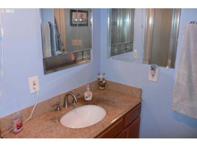 5851 Southwest Burma Road Lake Oswego, OR 97035 - Photo 8 of 12 Gallery Image 8