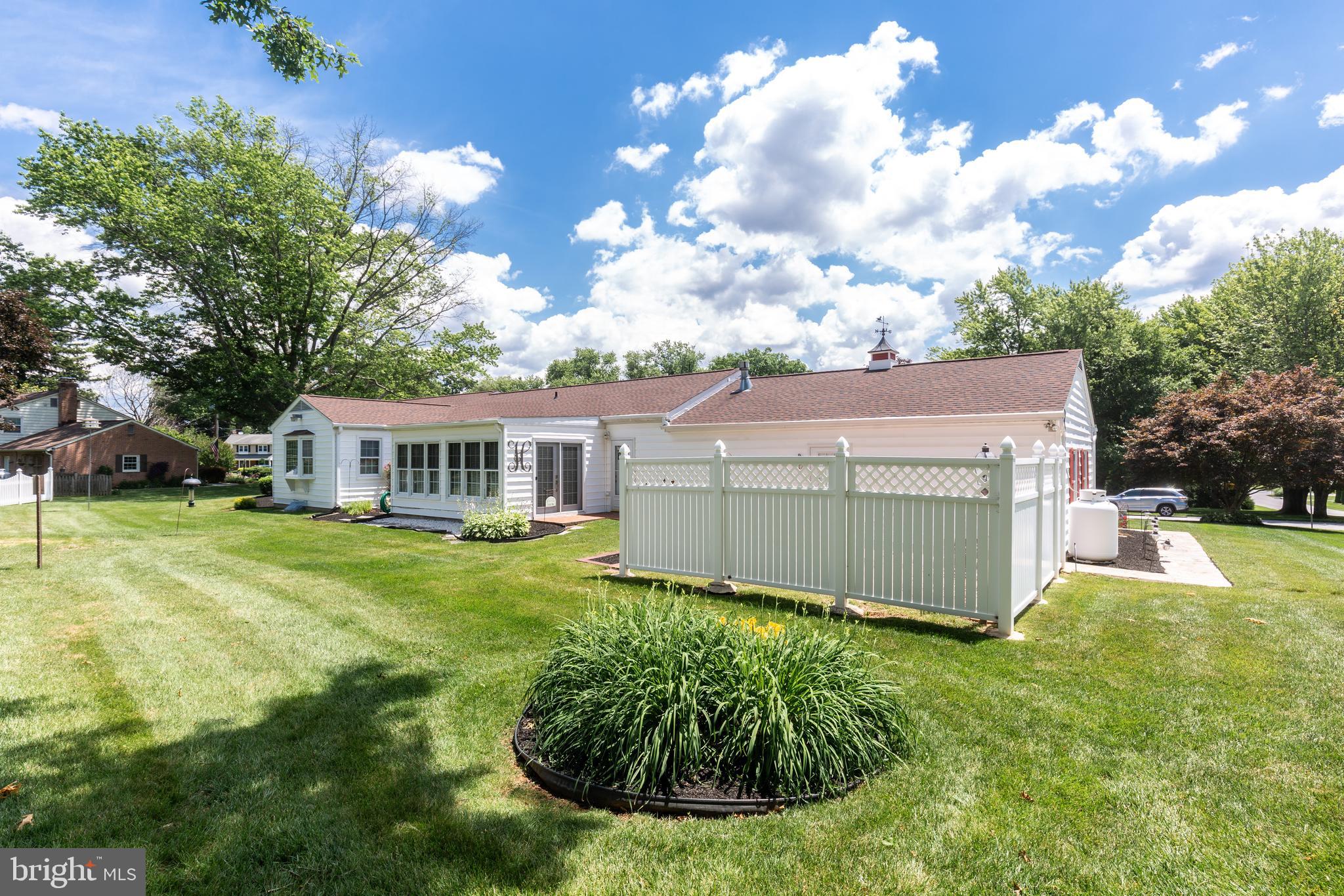 40 Greenvale Road Westminster, MD 21157 - Photo 32 of 45 Manicured lawn