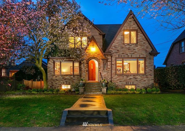 $886,000 | 3009 28th Avenue West, Seattle, WA 98199