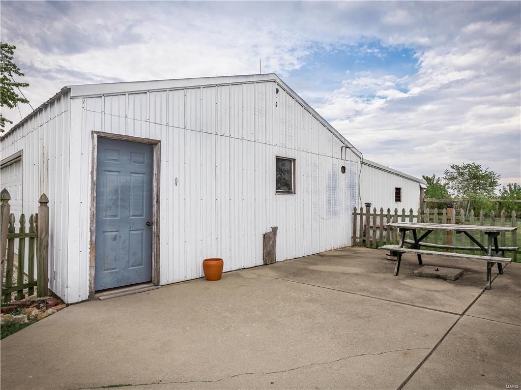 8526 State Rte 4 Staunton, IL 62088 - Photo 8 of 33