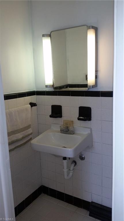 207 Ragsdale Road Jamestown, NC 27282 - Photo 13 of 26 Gallery Image 13