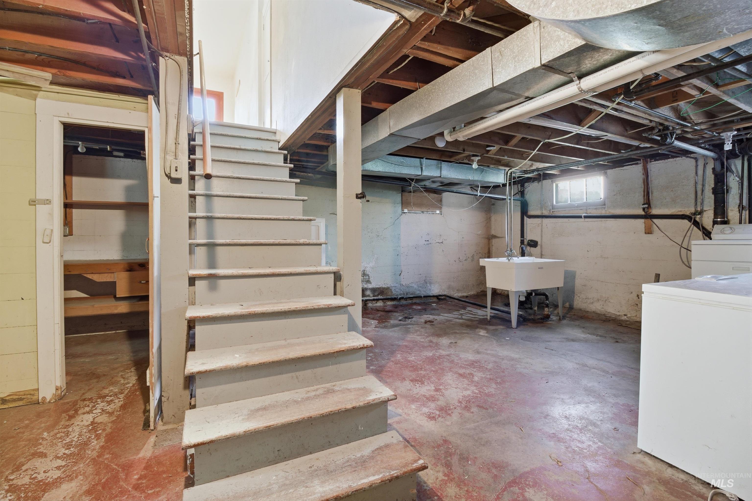 1117 East 6th Street Moscow, ID 83843 - Photo 45 of 46 Basement with washer / dryer