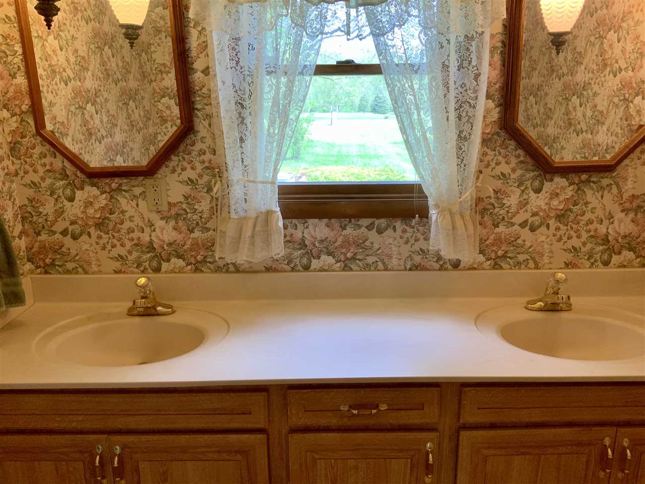 6322 Kelly Road Flushing, MI 48433 - Photo 19 of 31 50012291-18.JPG