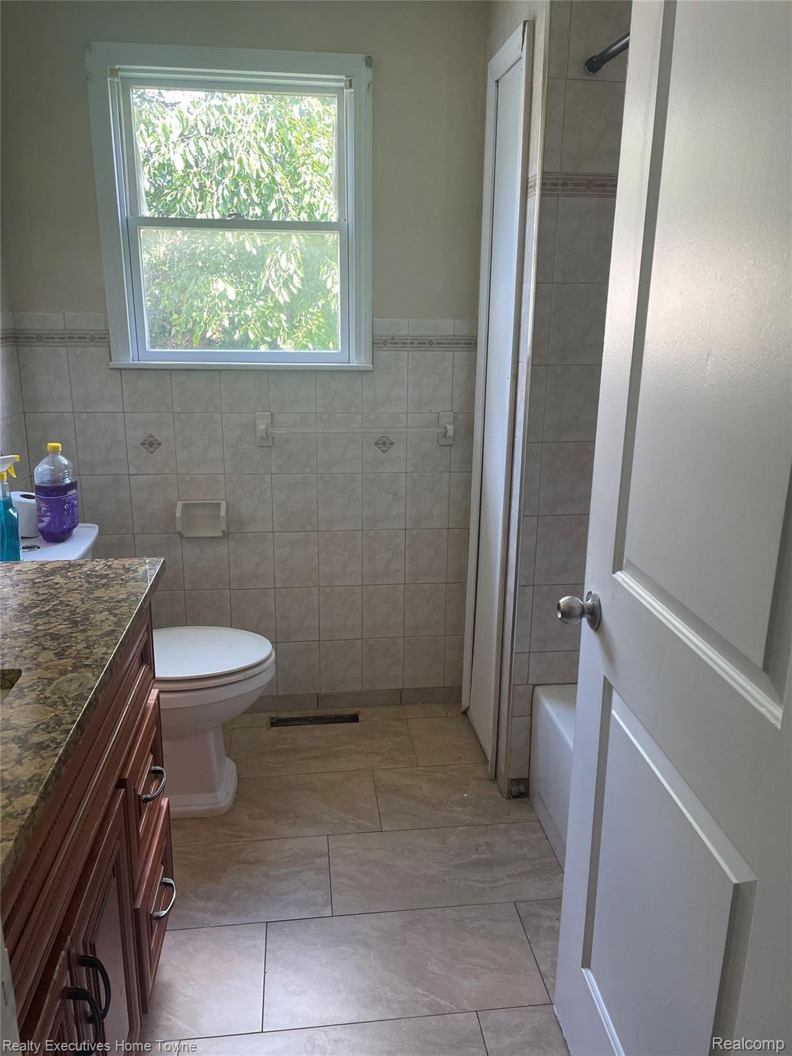 1574 East Wattles Road Troy, MI 48083 - Photo 4 of 15 IMG_5769.jpeg