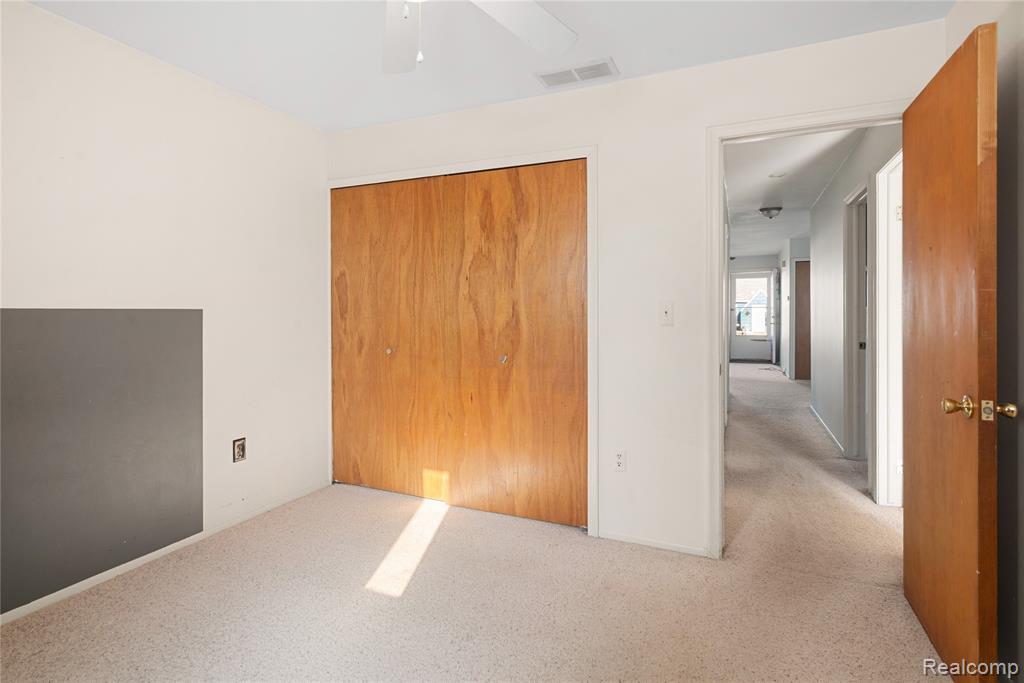 20842 Ridgemont Road Harper Woods, MI 48225 - Photo 11 of 25 Gallery Image 11