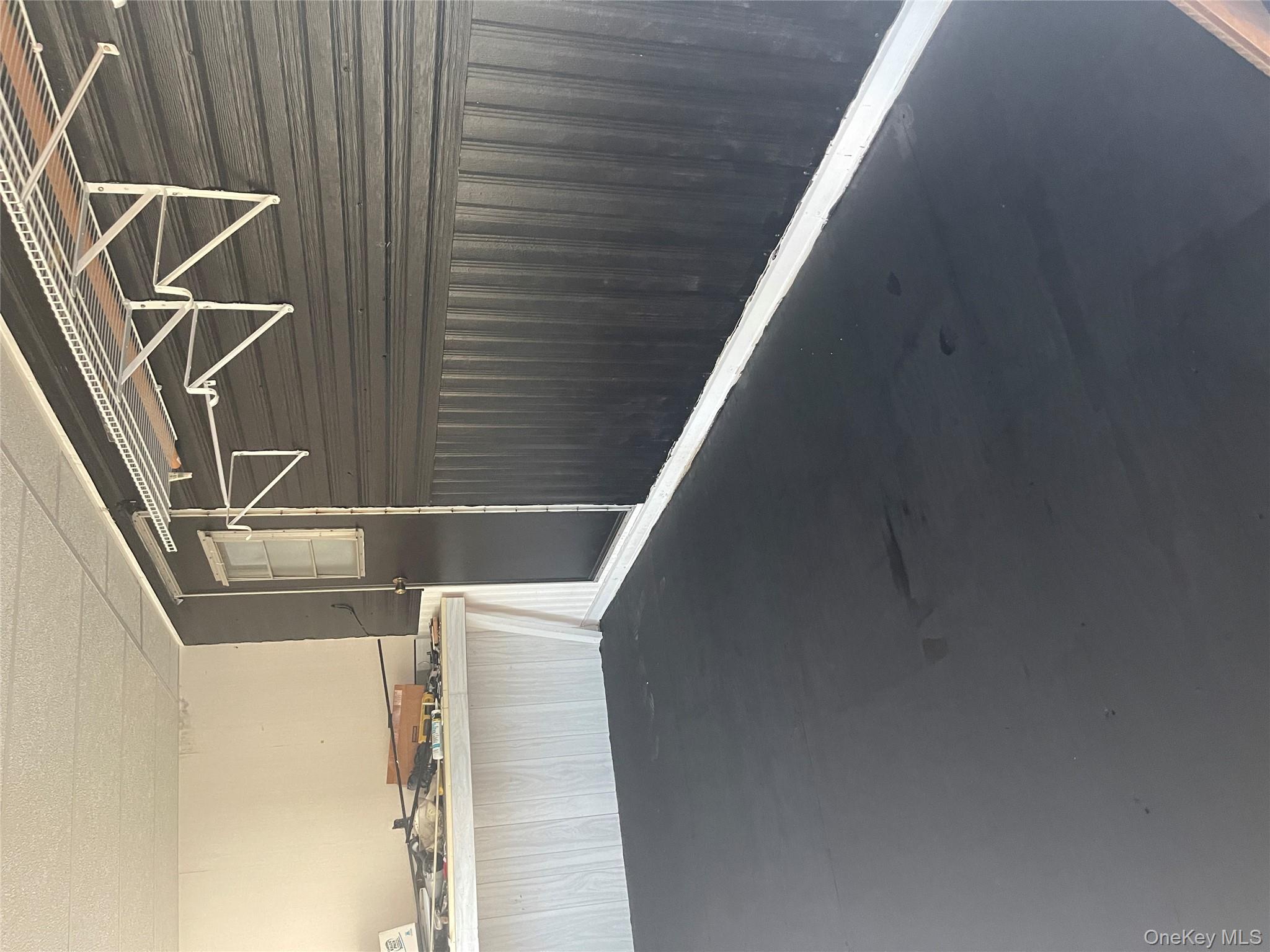 1661 Old Country Road, Unit 308 Riverhead, NY 11901 - Photo 4 of 10 a backyard of a house