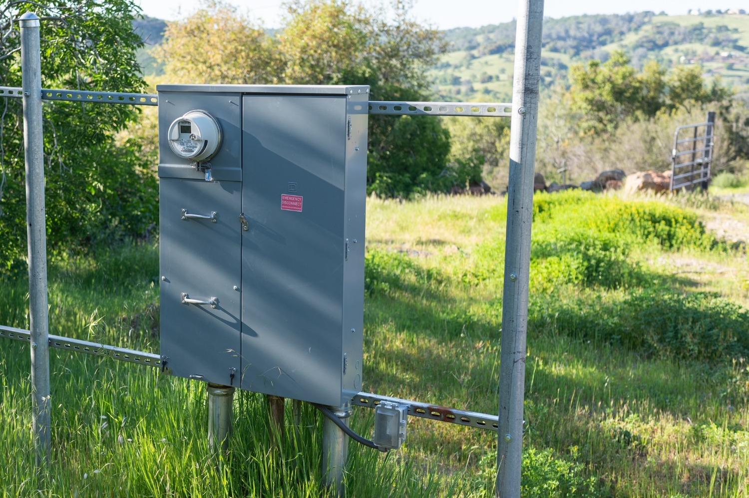 1940 Dorado Ridge Trail Rescue, CA 95672 - Photo 3 of 24 a view of a back yard from a balcony