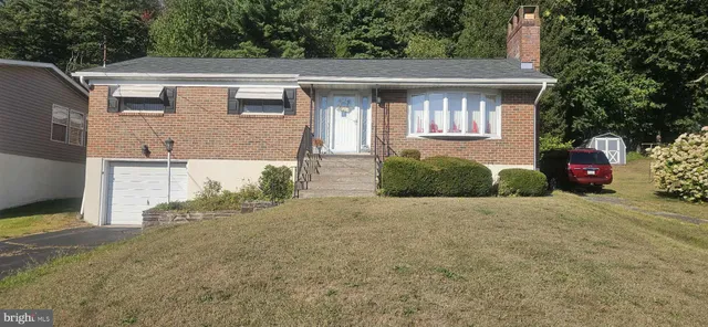 $235,000 | 714 Port Carbon St Clair Highway, Pottsville, PA 17901