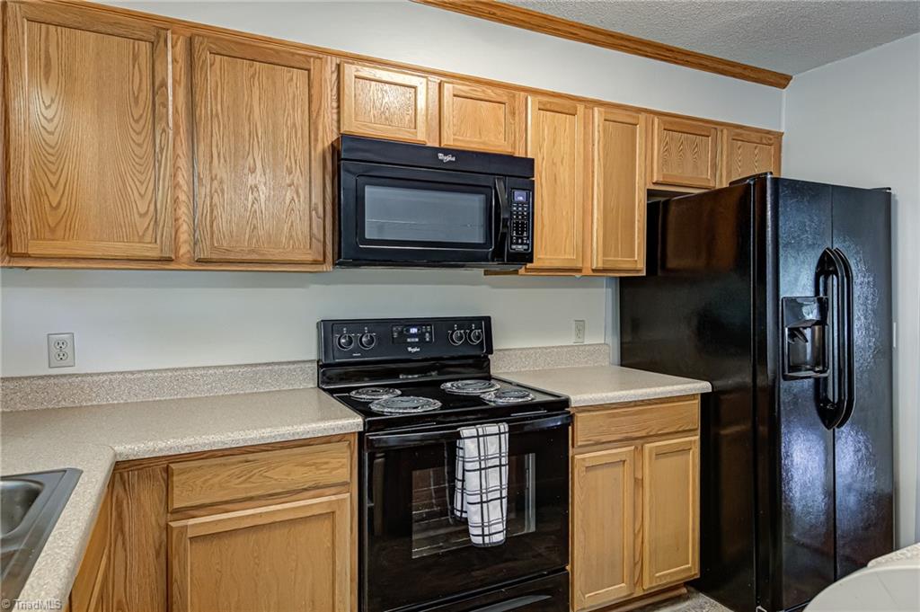 1862 Chestnut Grove Road King, NC 27021 - Photo 7 of 31 Refrigerator included.