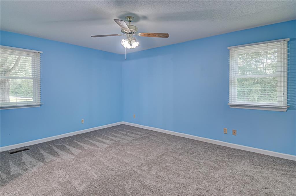 1862 Chestnut Grove Road King, NC 27021 - Photo 8 of 31 Primary bedroom
