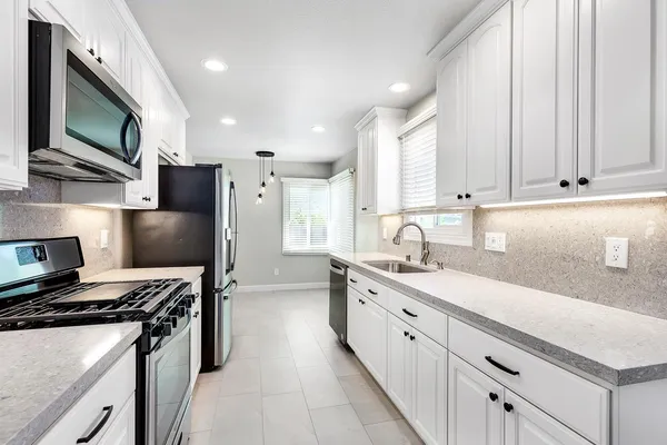 $515,000 | 2437 Parkwood Drive, Sacramento, CA 95821