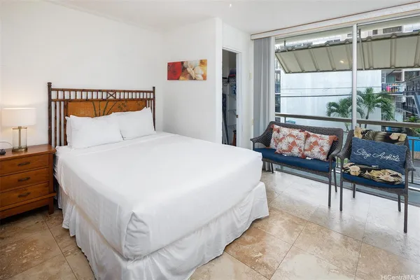 $2,200 | 240 Liliʻuokalani Avenue, Unit 201, Honolulu, HI 96815
