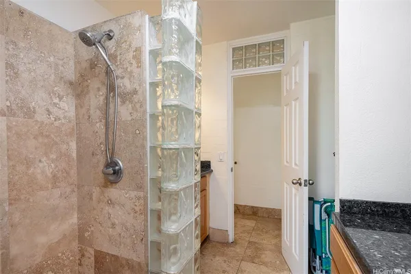 $2,200 | 240 Liliʻuokalani Avenue, Unit 201, Honolulu, HI 96815