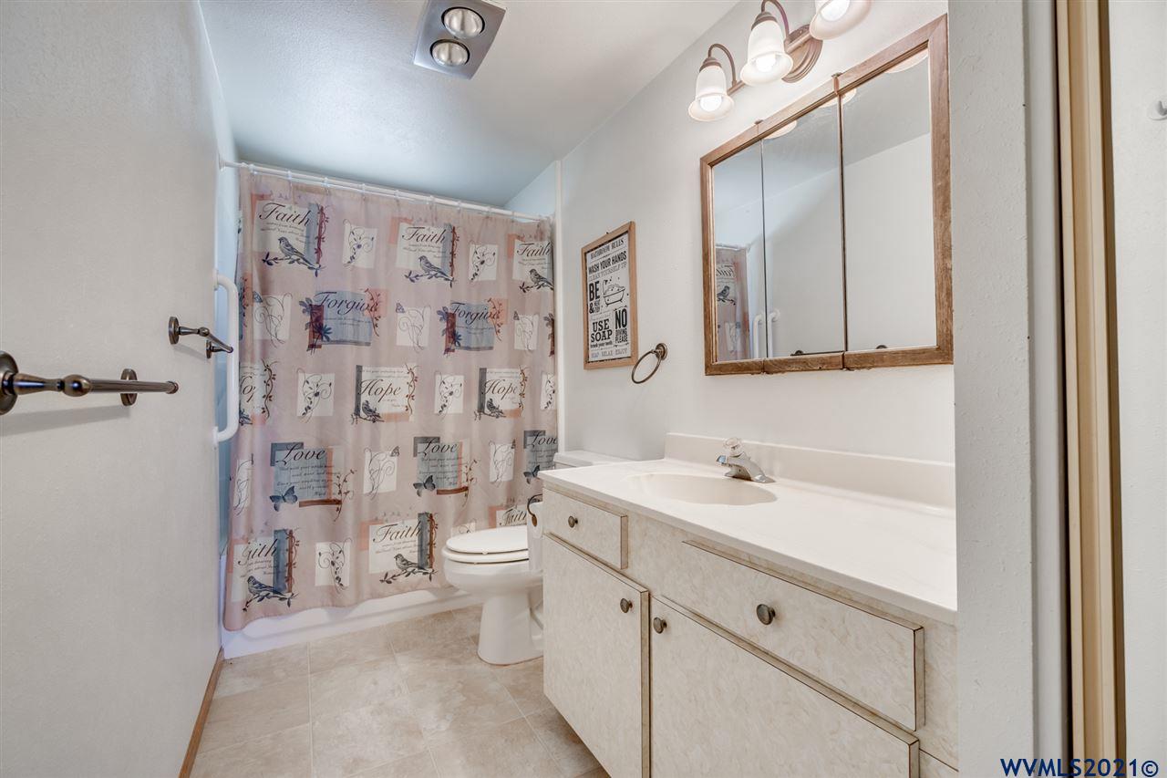 20852 Liberty Road Sweet Home, OR 97386 - Photo 20 of 42