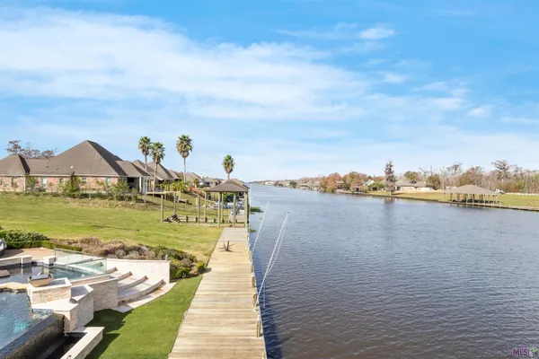 $885,000 | 11288 River Highlands Drive, St. Amant, LA 70774