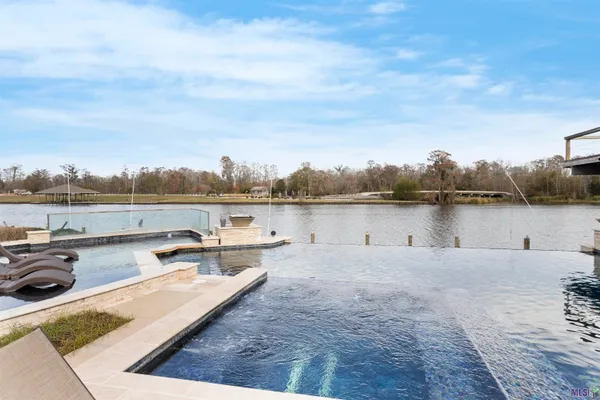 $885,000 | 11288 River Highlands Drive, St. Amant, LA 70774