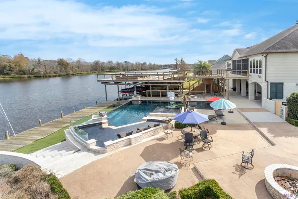 $885,000 | 11288 River Highlands Drive, St. Amant, LA 70774