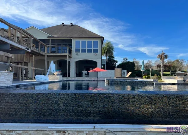 $885,000 | 11288 River Highlands Drive, St. Amant, LA 70774