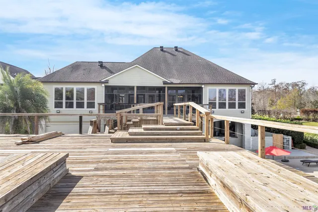 $885,000 | 11288 River Highlands Drive, St. Amant, LA 70774