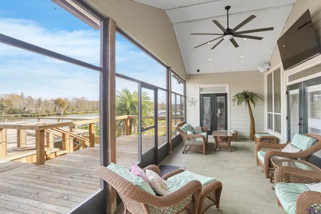 $885,000 | 11288 River Highlands Drive, St. Amant, LA 70774