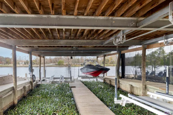 $885,000 | 11288 River Highlands Drive, St. Amant, LA 70774