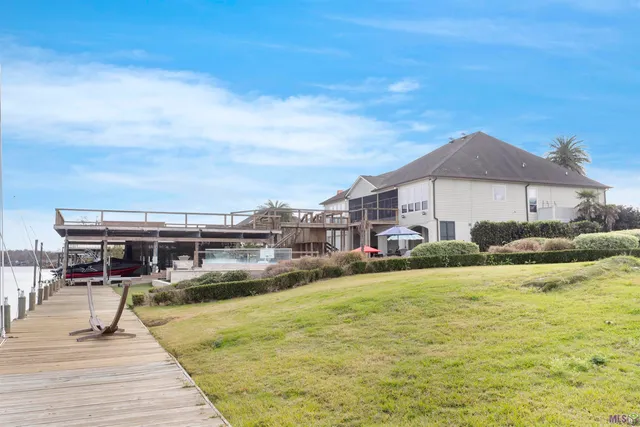 $885,000 | 11288 River Highlands Drive, St. Amant, LA 70774