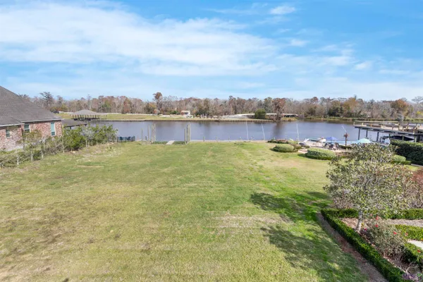 $885,000 | 11288 River Highlands Drive, St. Amant, LA 70774