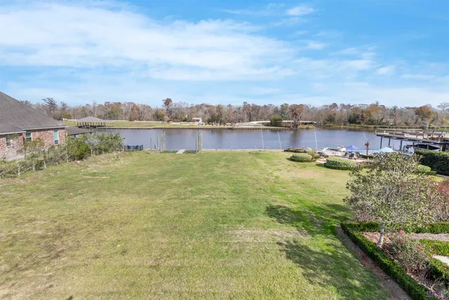 $885,000 | 11288 River Highlands Drive, St. Amant, LA 70774